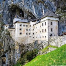 Haga click para ver la imagen ampliada castillo-predjama.jpg