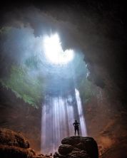 Haga click para ver la imagen ampliada pit_cave.jpg